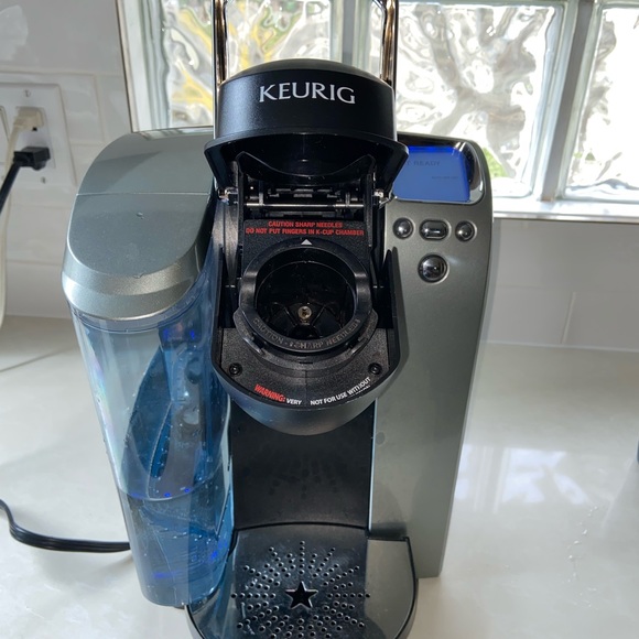 Keurjg Coffee Maker - Black and Silver - Picture 3 of 4